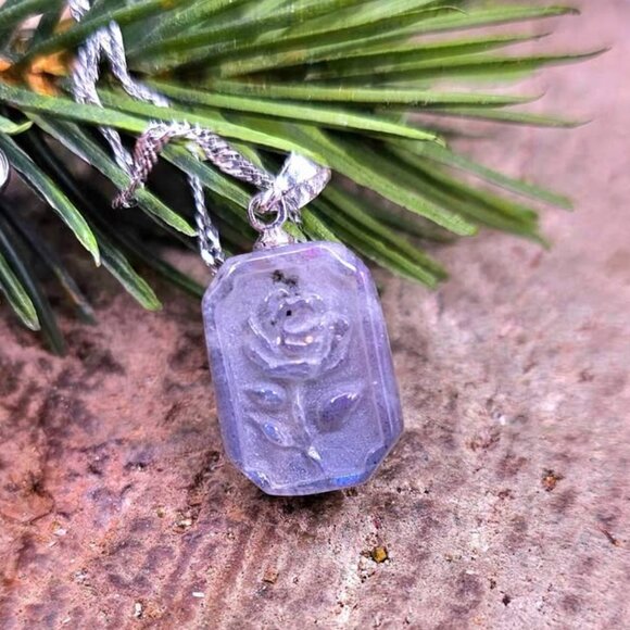 Nature Labradorite Carved Flashy Rose Portrait Pendant Necklace - Picture 1 of 10